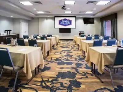 Hotel Hampton & Denver Airport / Gateway Park 3*
