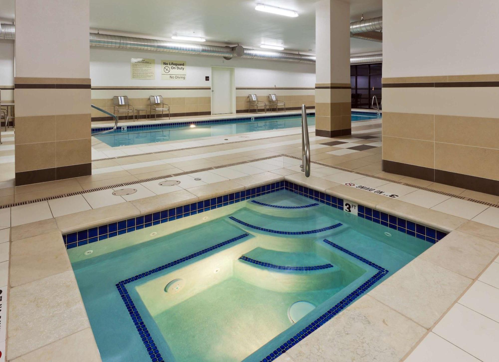 Hampton & Denver Airport / Gateway Park Hotel
